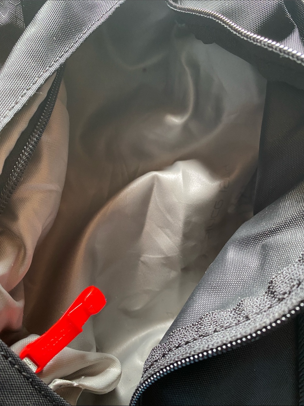 OSPREY Porter 46 Black Backpack with Gray Accents and Red Logo - Picture 11 of 15